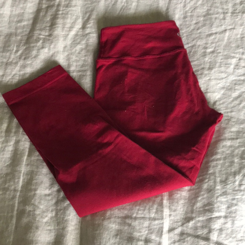 Lululemon wonder under crops